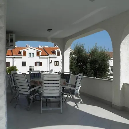In Mit Eigener Terrasse By Interhome Appartement Baška